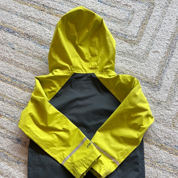 Patagonia Torrentshell Rain Jacket - Picture 2 of 3